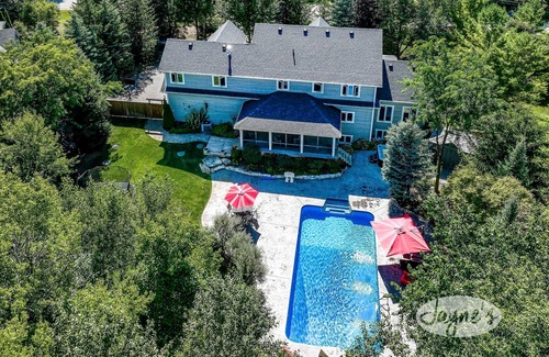 Colling Woodlands House | Tranquil 4 bed 4 bath home in Collingwood
