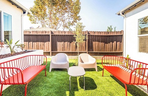 Bixby Knolls House | Tranquil 4B Home with cozy Patio