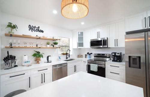 Meadowlawn House | Tranquil And Sunny 4br Getaway Home