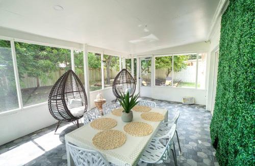 Meadowlawn House | Tranquil And Sunny 4br Getaway Home