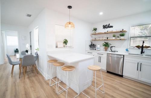 Meadowlawn House | Tranquil And Sunny 4br Getaway Home