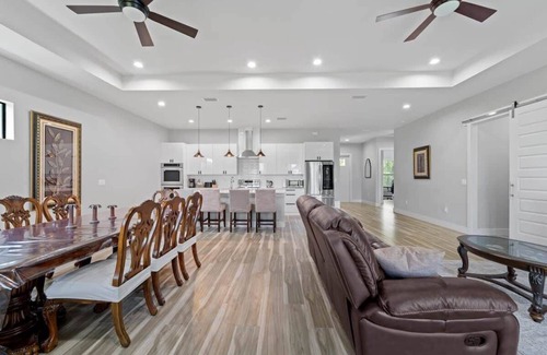 Rotonda Heights House | Tranquil Brand New Central Location Lake Front