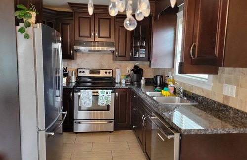 Mount Pleasant House | Tranquil & Bright 4 Bed/2.5 Bath in Mount Pleasant