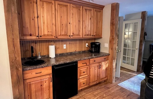 Londonderry House | Tranquil Brookside Retreat w/hot tub & fireplace - pet friendly