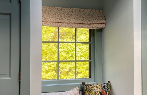 Londonderry House | Tranquil Brookside Retreat w/hot tub & fireplace - pet friendly