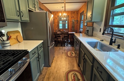 Grayling Cabin | Tranquil Cabin Retreat with Sauna – Steps from the Holy Waters