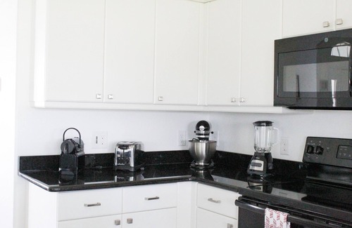 White Marsh Villa | Tranquil Canal Front Villa in Golfers Paradise: Peaceful 3-BDR