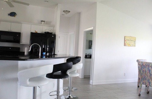 White Marsh Villa | Tranquil Canal Front Villa in Golfers Paradise: Peaceful 3-BDR
