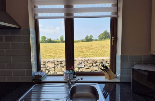 Coolbawn House | Tranquil Carney Commons Cottage - Sleeps 10