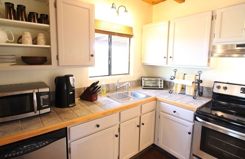 Santa Fe Cottage | Tranquil Casita in Tano West, Southwestern Skies, Sweeping View of the Sangres