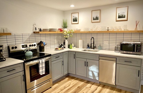 Jim Thorpe House | Tranquil Chalet Retreat, Short Walk to Lake & Pool