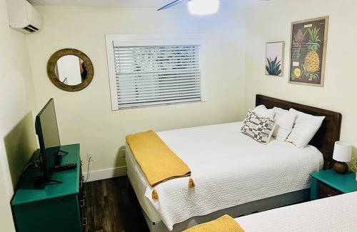 Safety Harbor Hotel | Tranquil City Spot 2 Queen Beds Await You