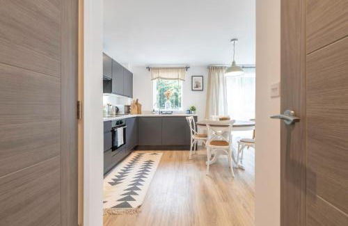 Woodchester Apartment | Tranquil Cotswolds Retreat- Stylish 1 Bed
