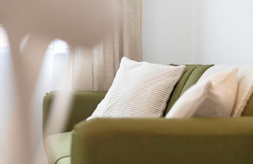 Woodchester Apartment | Tranquil Cotswolds Retreat- Stylish 1 Bed