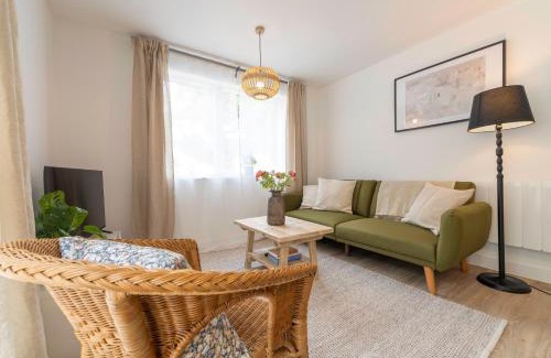 Woodchester Apartment | Tranquil Cotswolds Retreat- Stylish 1 Bed