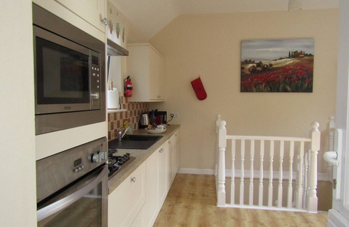 Truro Cottage | TRANQUIL COTTAGE,NR PERRANPORTH BEACH,GARDEN,BBQ,PARKING,DOG FRIENDLY