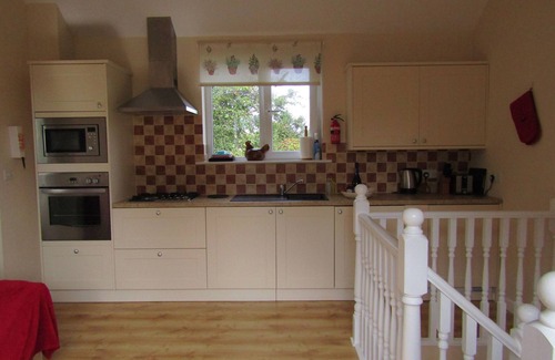 Truro Cottage | TRANQUIL COTTAGE,NR PERRANPORTH BEACH,GARDEN,BBQ,PARKING,DOG FRIENDLY