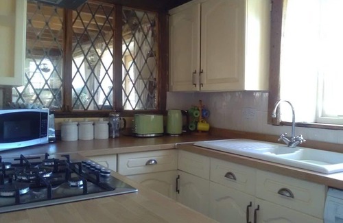 Woolverton House | Tranquil Cottage Retreat in Bath