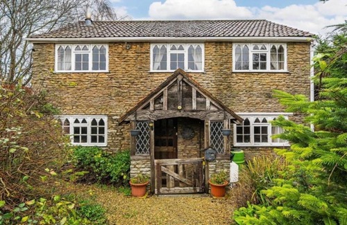 Woolverton House | Tranquil Cottage Retreat in Bath