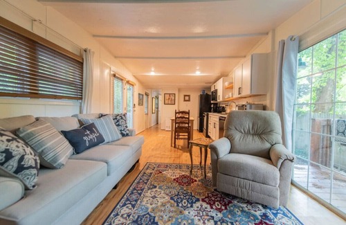 Winston - Salem Cottage | Tranquil Cottage w/Soaking Tub & Oversized Shower