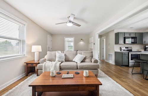Maryville House | Tranquil Cozy 3BR Home with Deck & BBQ by RedAwning