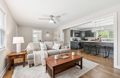 Maryville House | Tranquil Cozy 3BR Home with Deck & BBQ by RedAwning