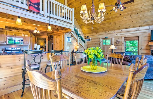 Vein Mountain Cabin | Tranquil Deck: Blue Ridge Mountain Retreat!