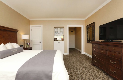 Rochester Hotel | Tranquil Escape in Heart of Rochester, Pet-friendly Accommodation!