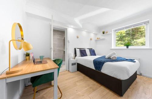 Bushey Apartment | Tranquil Escape In Hertfordshire, Free Parking, 2 Bed, 2 Bath, Sleeps 6