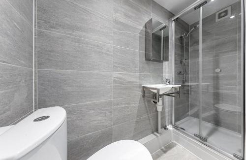 Bushey Apartment | Tranquil Escape In Hertfordshire, Free Parking, 2 Bed, 2 Bath, Sleeps 6