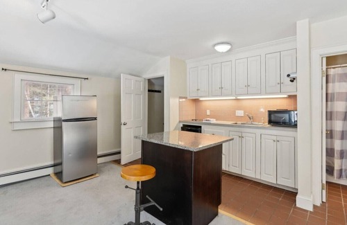 Falmouth Apartment | Tranquil Executive Studio 10 Min Outside Portland