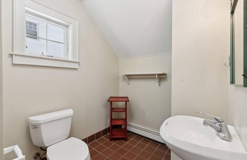Falmouth Apartment | Tranquil Executive Studio 10 Min Outside Portland