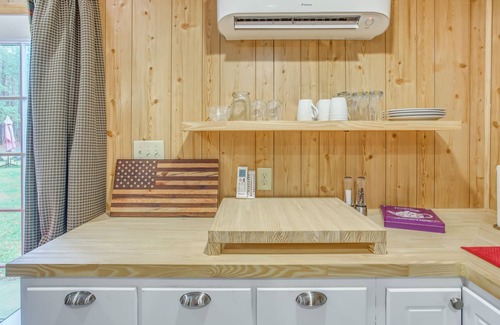 Barnesville Apartment | Tranquil Fairmont Studio w/Patios - Pets Welcome!