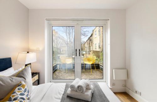 King's Cross Apartment | Tranquil Flat with Outdoor Space - Prime Location!