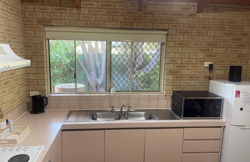 Margaret River Ski Chalet | Tranquil forest retreat, 800 meters from town centre.