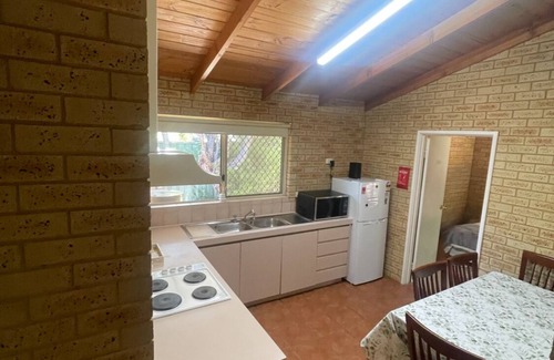 Margaret River Ski Chalet | Tranquil forest retreat, 800 meters from town centre.