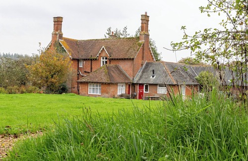 New Forest District House | Tranquil Forest Retreat in Brockenhurst