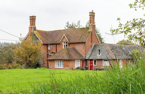 New Forest District House | Tranquil Forest Retreat in Brockenhurst