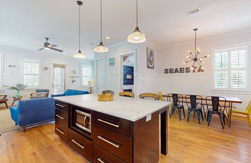 Greenway Park House | Tranquil getaway with pool & 4 free bikes near beach & golf - snowbird-friendly