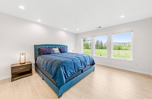 Tillamook House | Tranquil getaway on a 13 acre Ranch with river trails & world class fishing