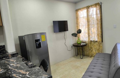 Veintisiete de Abril House | Tranquil house with AC in Veintisiete de abril, CR. 20 minutes away from beaches