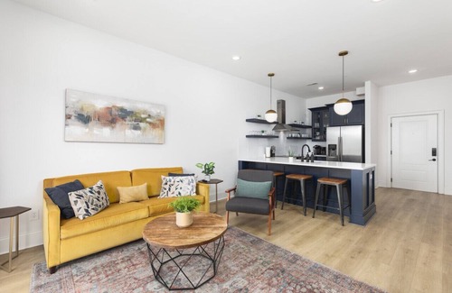 Cleveland Park Condo | Tranquil Haven Close to Broadway with Free Parking