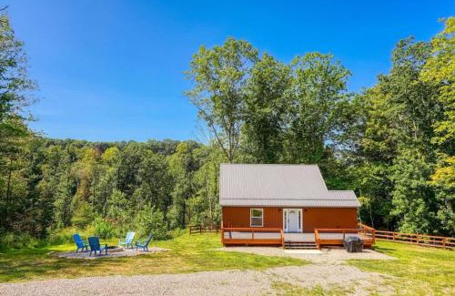 Hallsville House | Tranquil Heights Cabin In Hocking Hills- HOT TUB!