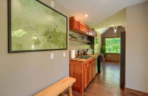 Hallsville Cabin | Tranquil Heights Cabin In Hocking Hills- HOT Tub!