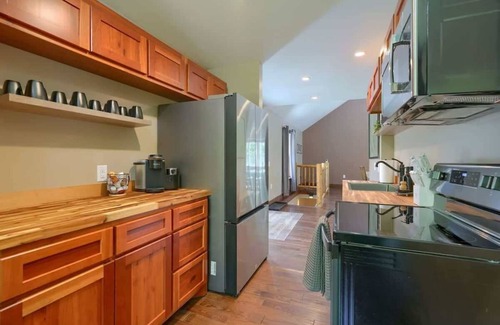 Hallsville Cabin | Tranquil Heights Cabin In Hocking Hills- HOT Tub!