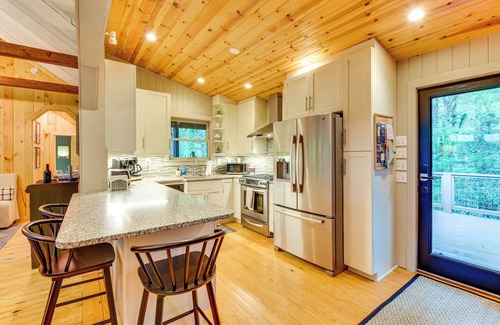 Mirror Lake House | Tranquil Highlands Cottage w/Fire Pit & Stream!