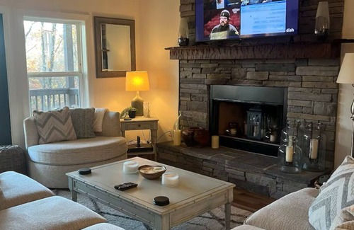 Mills River House | Tranquil Hillside Getaway-Asheville Retreat with 3BR/3BA, 2 Decks. Pet Friendly!