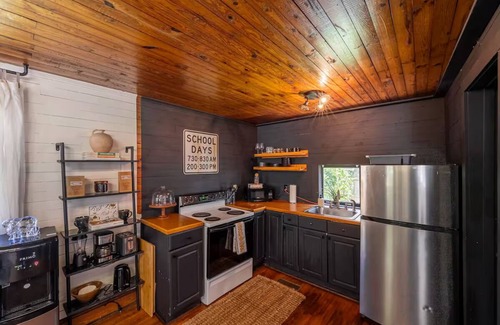 Gastonia House | Tranquil Historic District Guest Suite