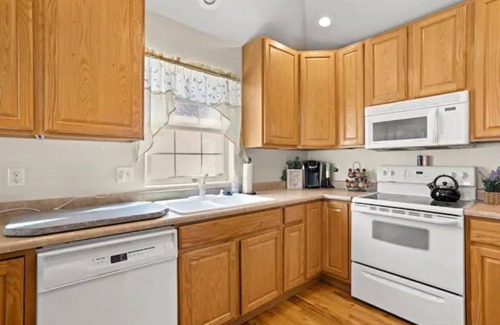 Cheyenne House | Tranquil Home on the Cheyenne Greenway!
