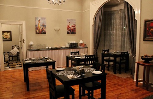 Komani House | Tranquil House B&B 10 Berry St